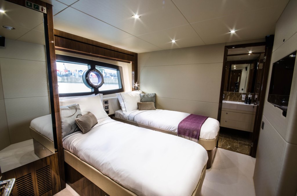 Motor yacht AUTUMN -  Convertible Twin.jpg