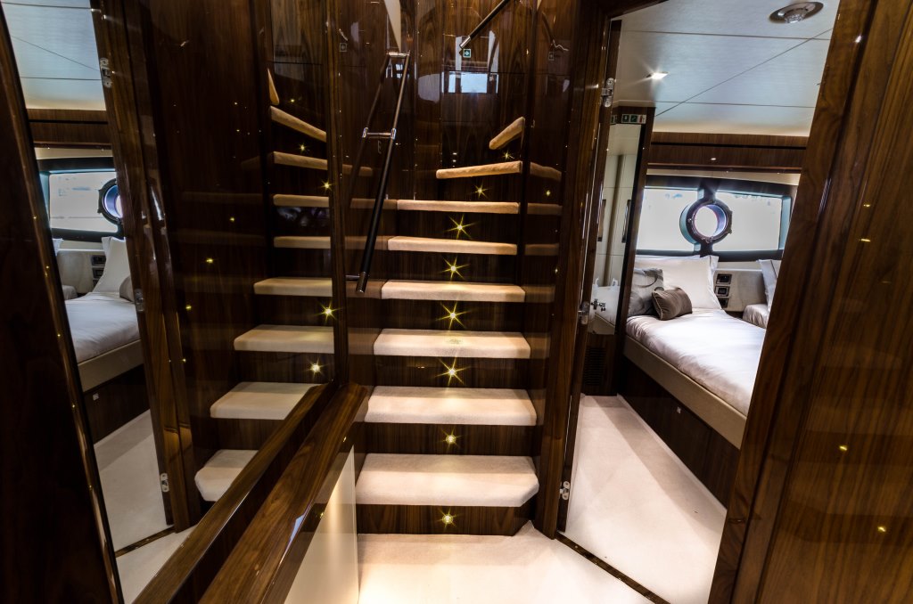 Motor yacht AUTUMN -  Stairs.jpg