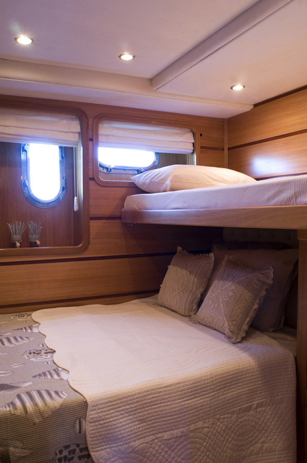 Motor yacht AZMIM -  Twin Cabin.jpg