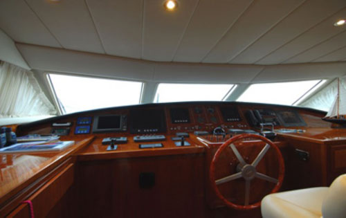Motor yacht BONITO -  Wheelhouse 2.jpg