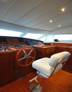 Motor yacht BONITO -  Wheelhouse.jpg