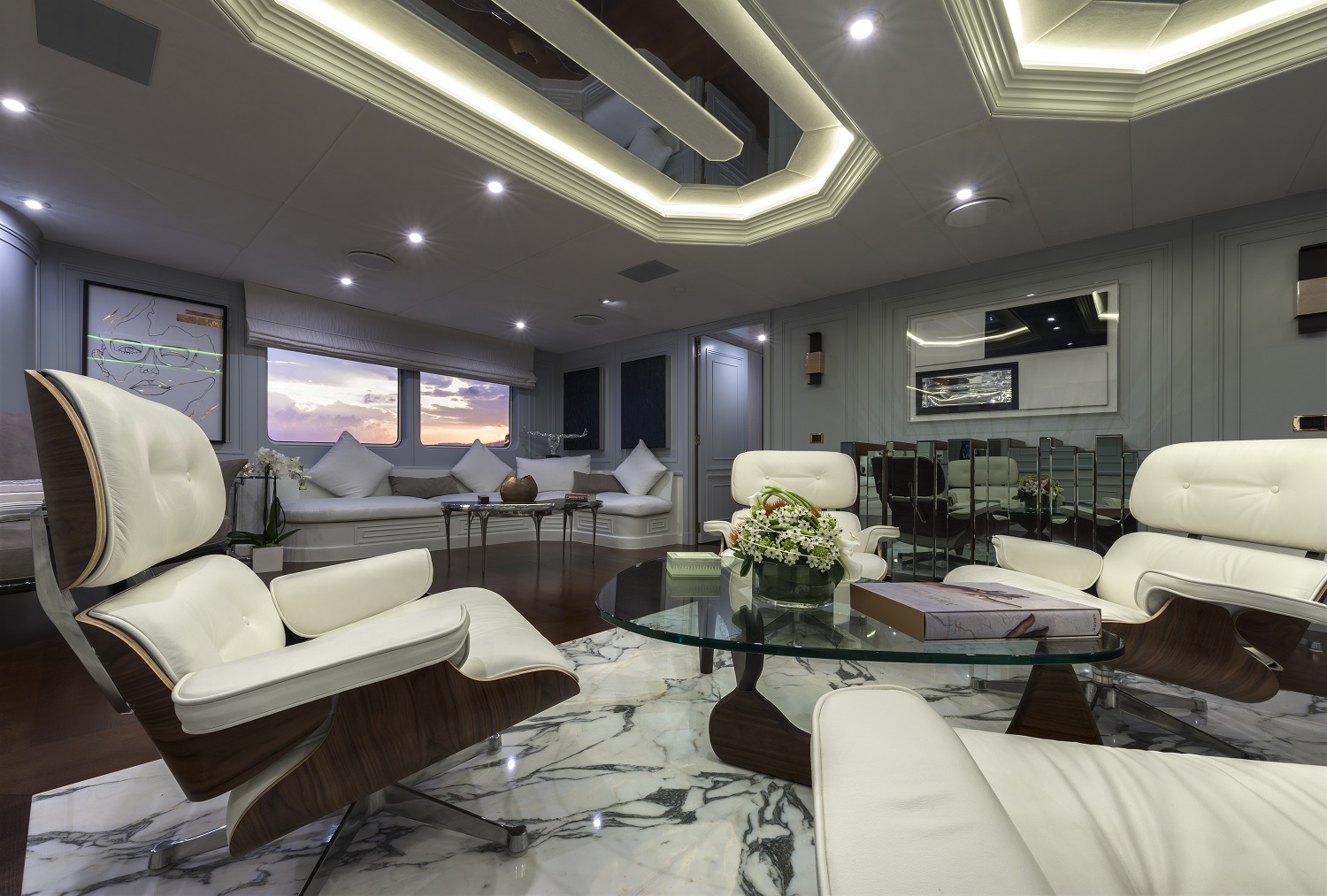 Motor yacht CHAKRA - Bar lounge.jpg
