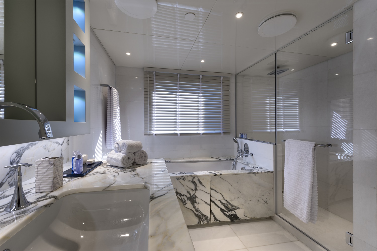 Motor yacht CHAKRA - Deluxe ensuite.jpg