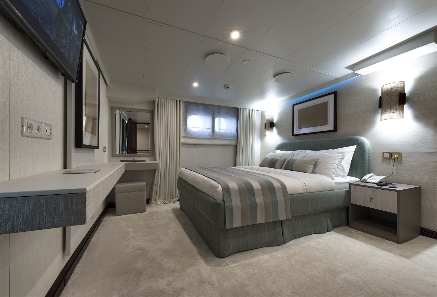 Motor yacht CHAKRA - Double cabin.jpg