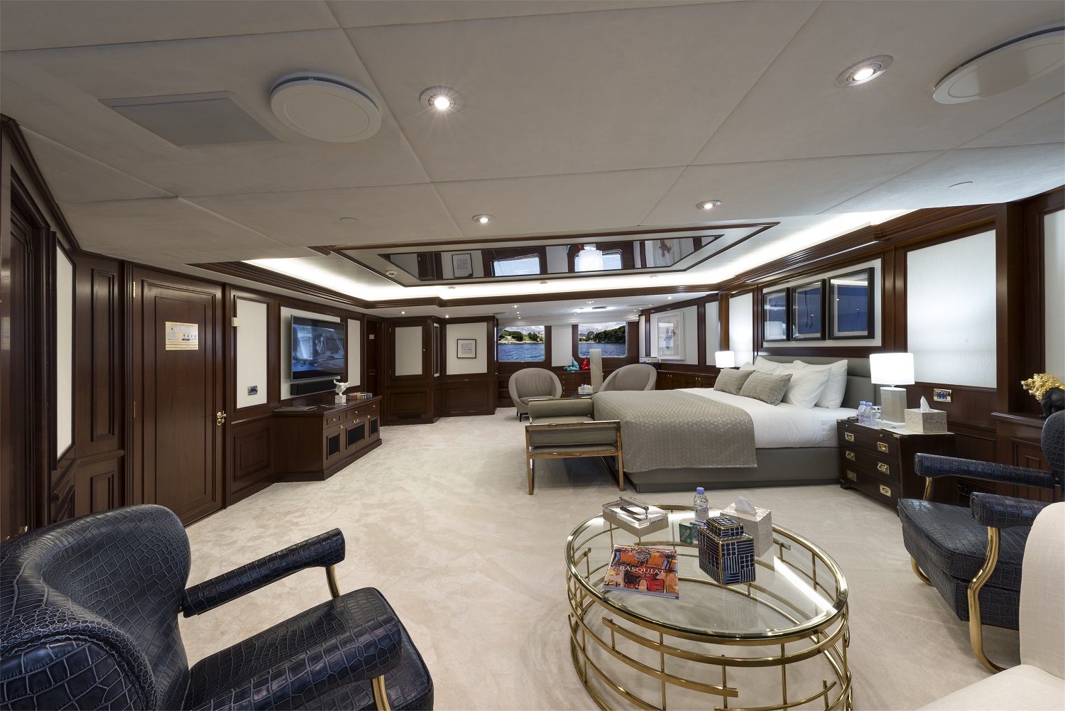 Motor yacht CHAKRA - Master stateroom.jpg