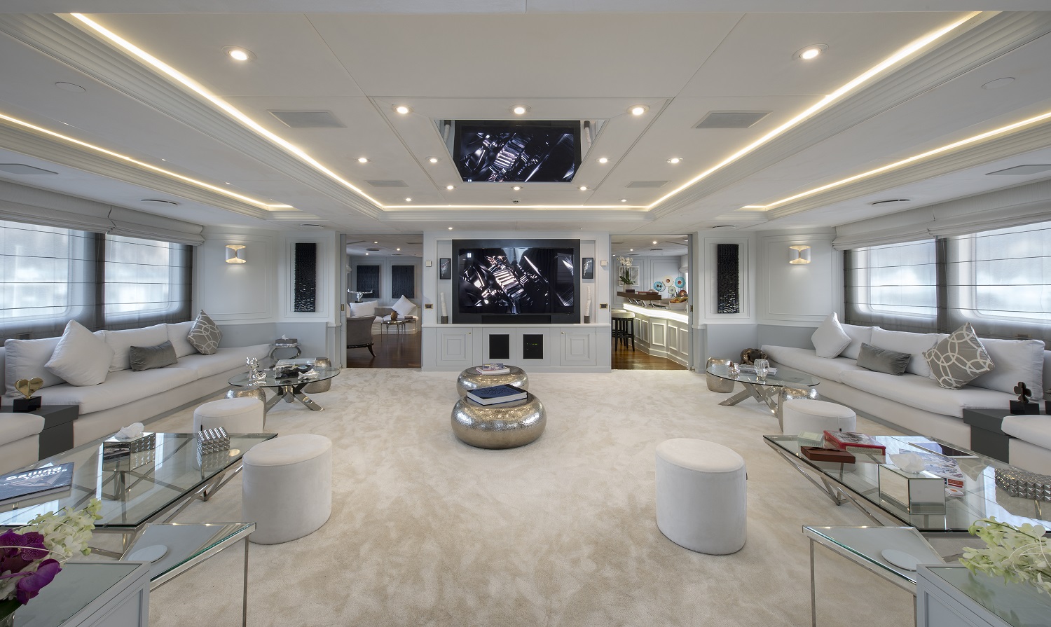 Motor yacht CHAKRA - Salon 2.jpg