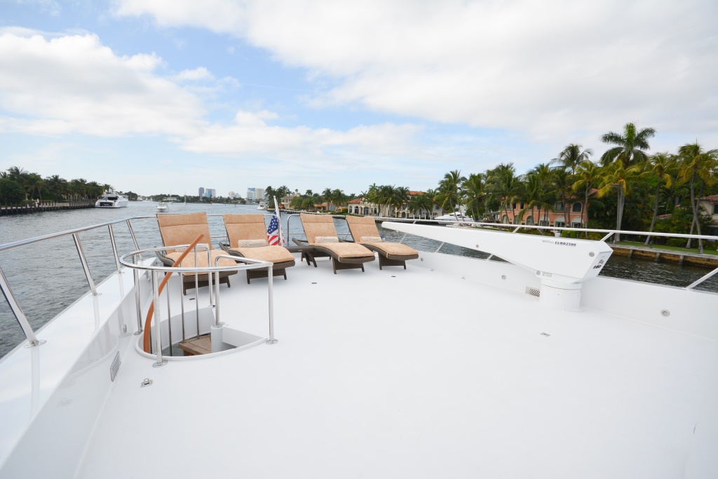Motor yacht CRESCENDO - Chaise loungers.jpg