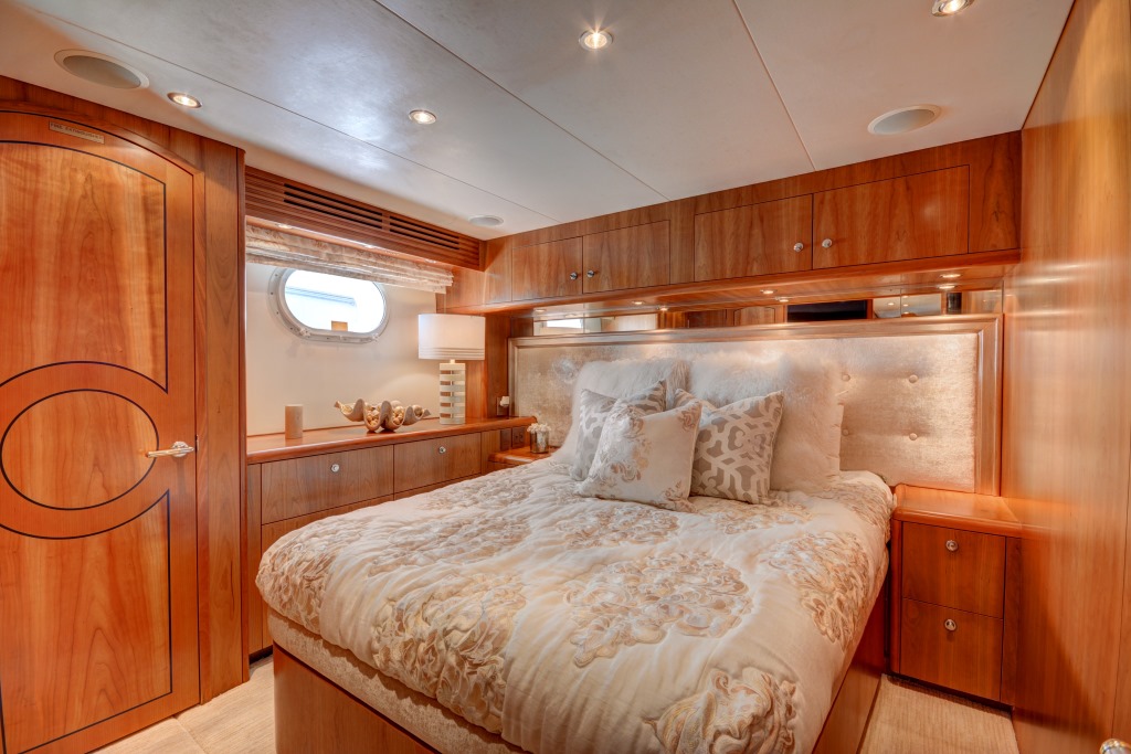 Motor yacht CRESCENDO - Double cabin 1.jpg