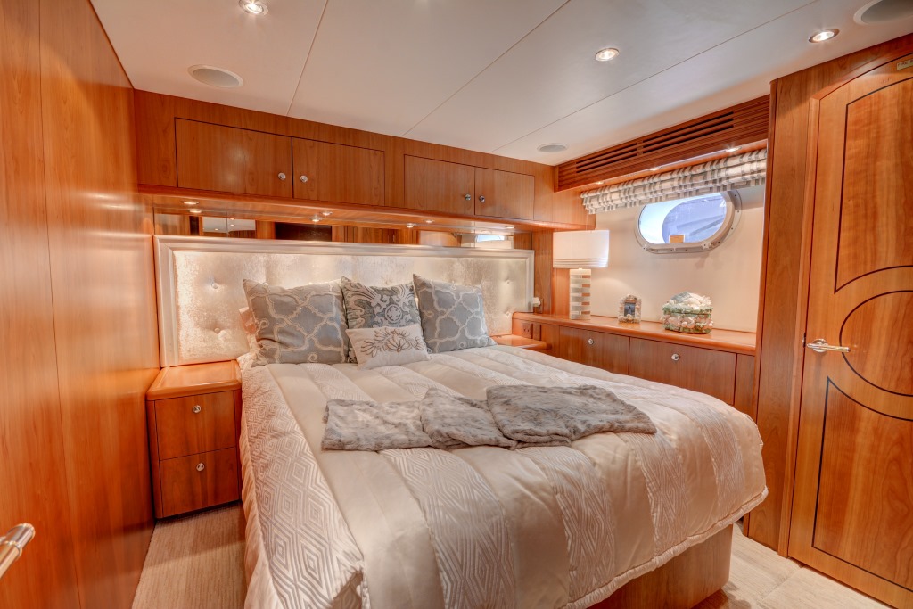 Motor yacht CRESCENDO - Double cabin 2.jpg