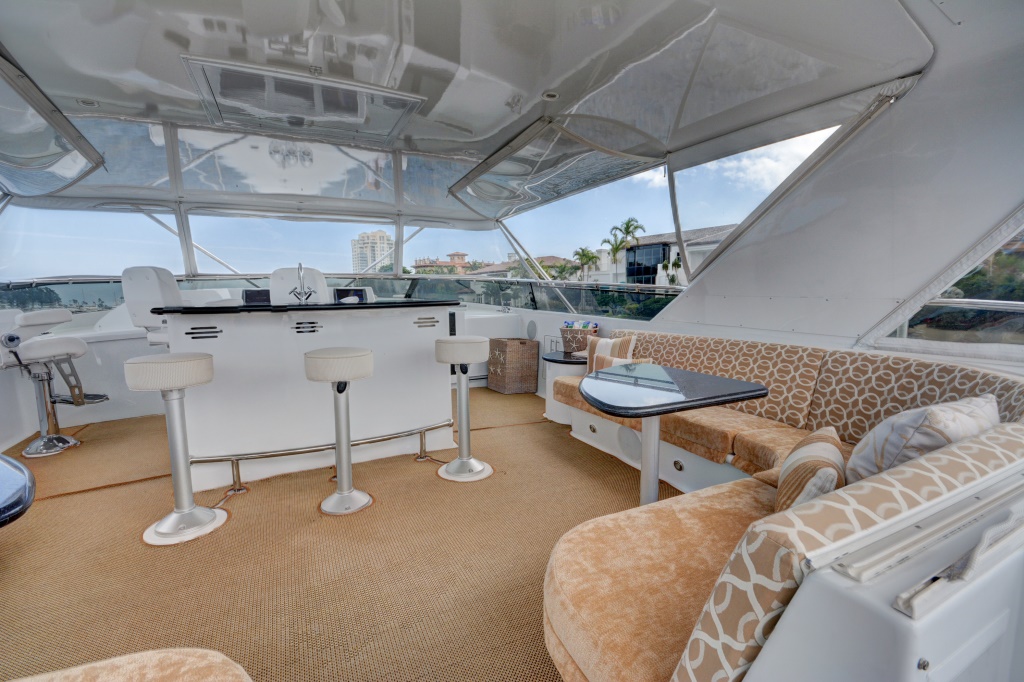 Motor yacht CRESCENDO - Sundeck bar.jpg