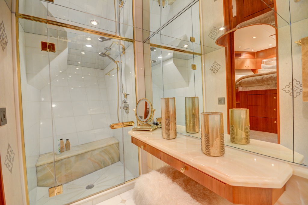 Motor yacht CRESCENDO - VIP ensuite.jpg