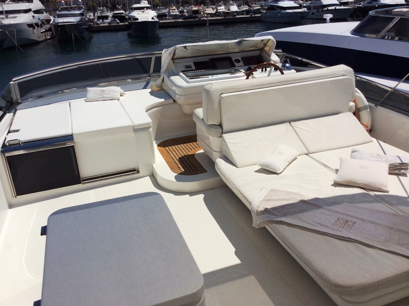 Motor yacht DOUBLE XELLE - Flybridge lounging.jpg