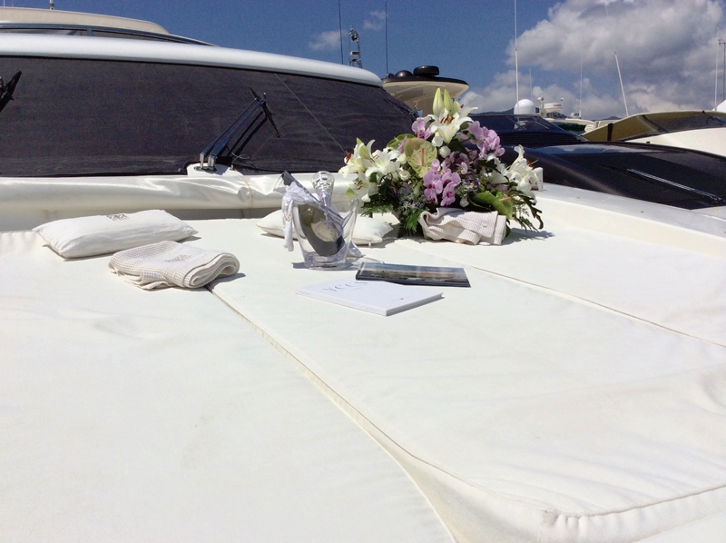Motor yacht DOUBLEMotor yacht DOUBLE XELLE -  Sunpads.jpg