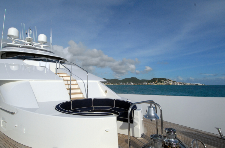 Motor yacht Dona Lola -  Foredeck.jpg