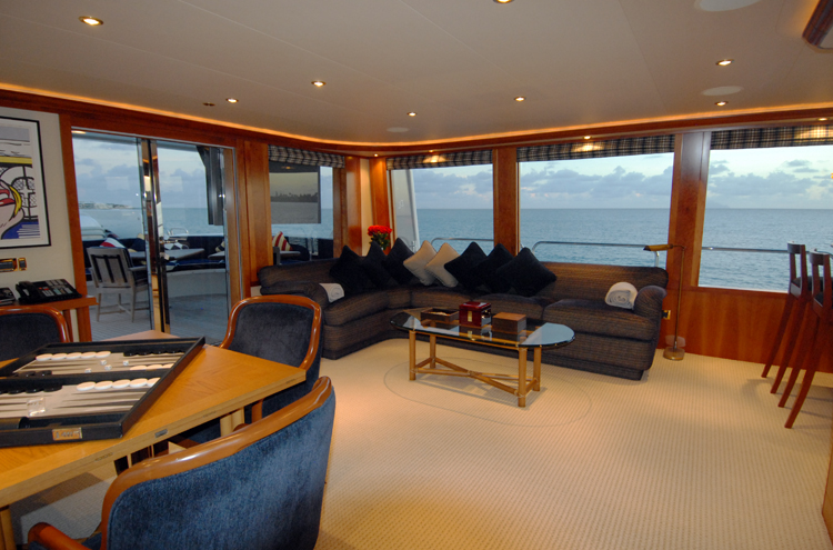 Motor yacht Dona Lola -  Skylounge.jpg