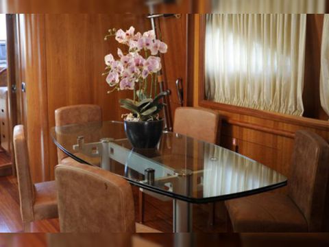 Motor yacht HAPPY FEET - Formal dining.jpg
