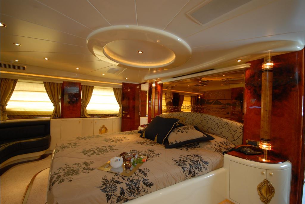 Motor yacht HULYA Master Cabin.jpg