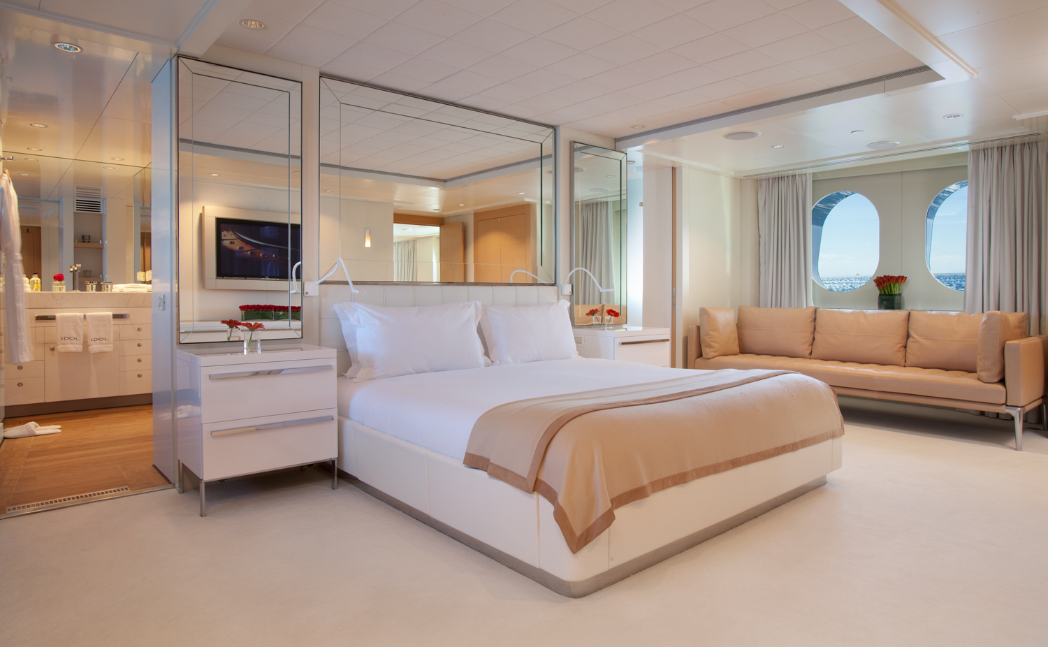 Motor yacht IDOL-  Master Cabin.jpg