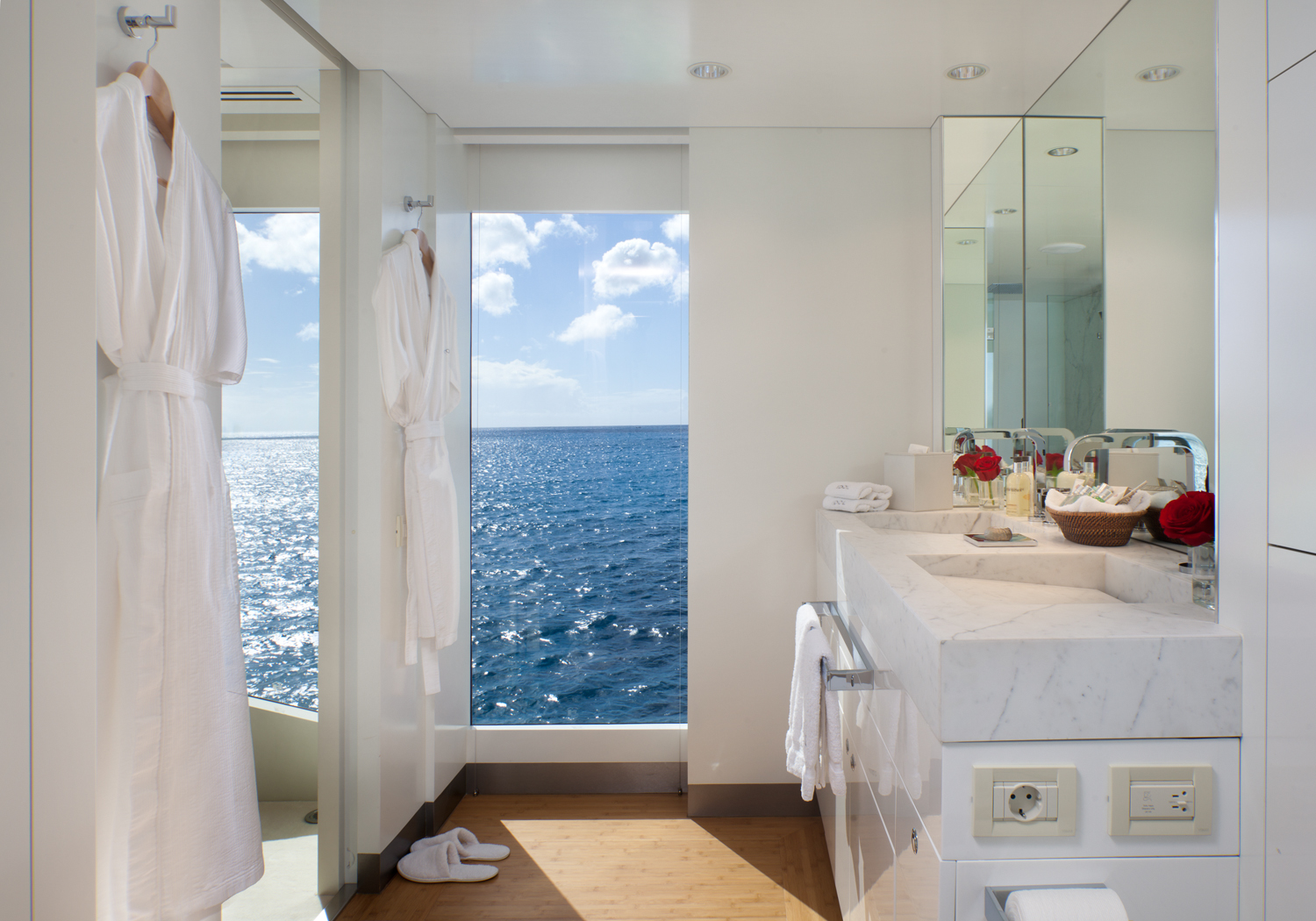 Motor yacht IDOL-  VIP Ensuite.jpg