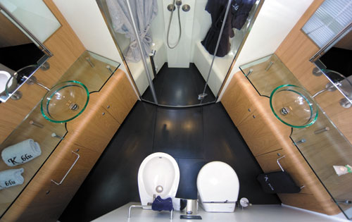 Motor yacht K BLU -  Master Ensuite.jpg