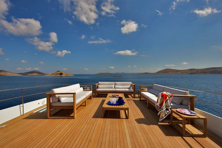 Motor yacht KANGA -  Sudeck Aft Lounging.jpg