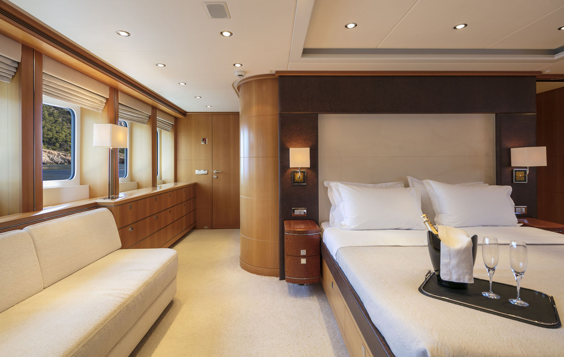 Motor yacht L'EQUINOX -  Master stateroom.jpg