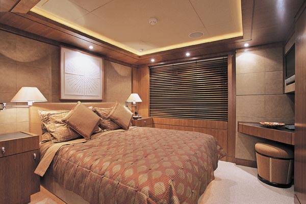 Motor yacht LEDRA - Guest cabin.jpg
