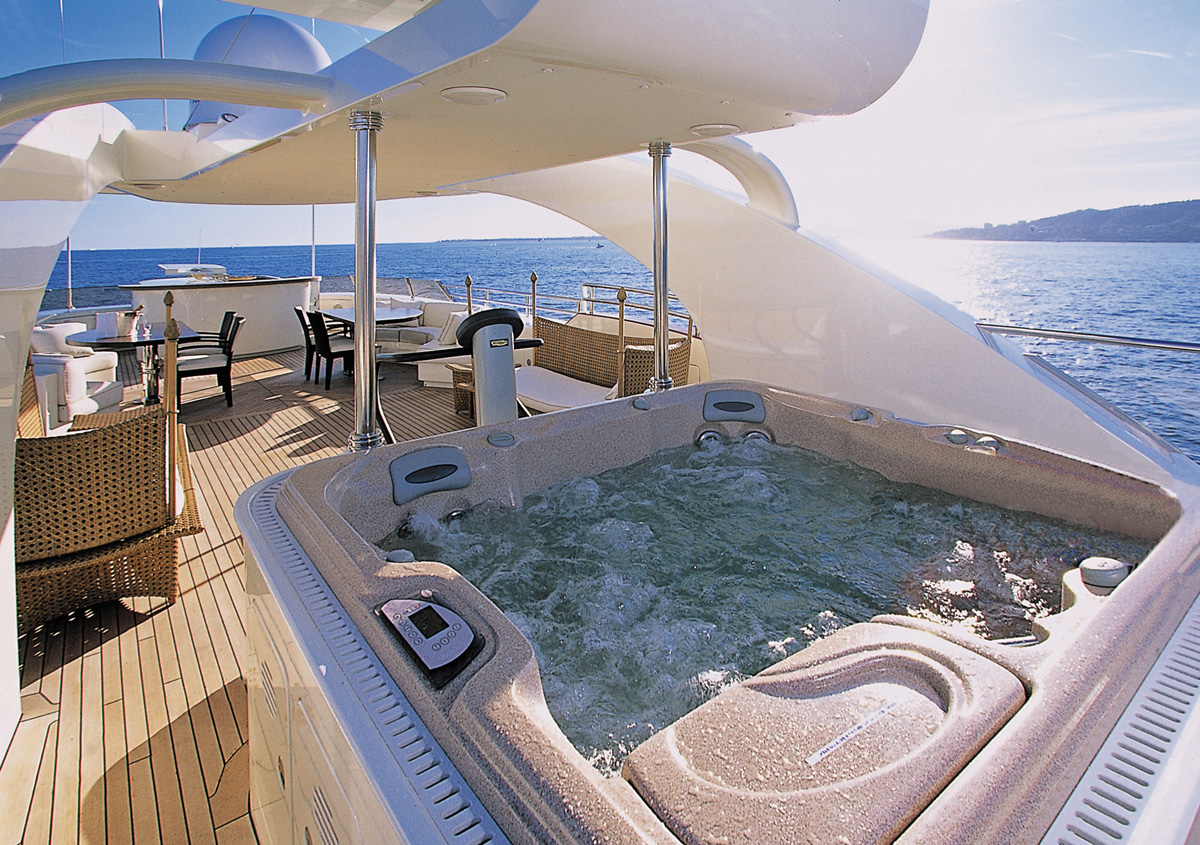 Motor yacht LEDRA - Sundeck Jacuzzi.jpg