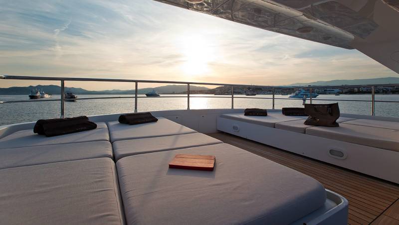 Motor yacht LEILA LINA -  Sunpads.jpg