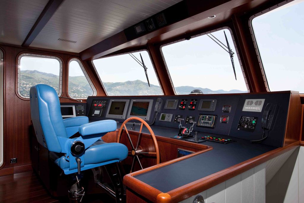 Motor yacht MARHABA - Wheelhouse.jpg