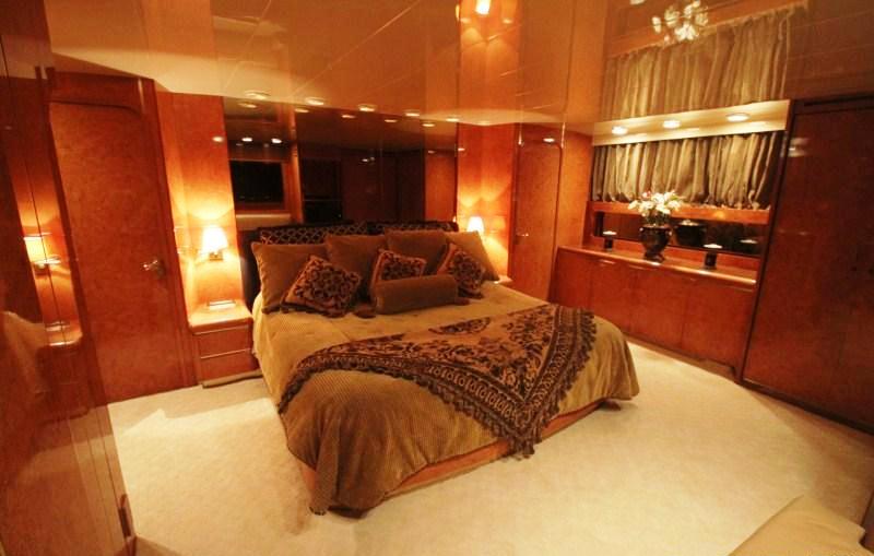 Motor yacht MERCEDES - Master Cabin.jpg