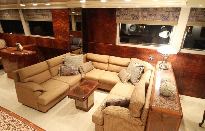 Motor yacht MERCEDES - Salon Seating.jpg