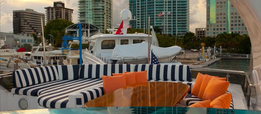Motor yacht MIA -  Flybridge Seating.jpg