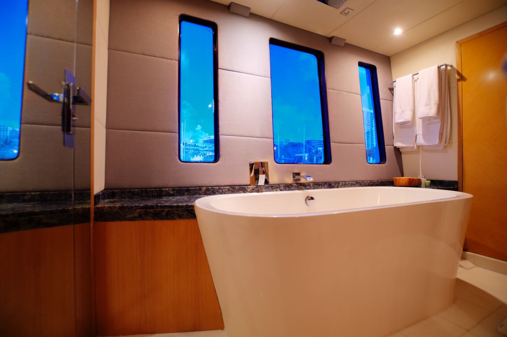 Motor yacht MIA -  Master Ensuite.jpg