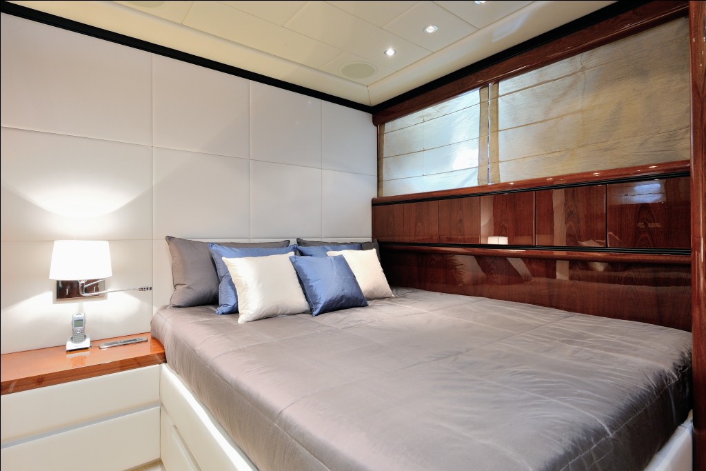 Motor yacht MOSKING - Guest Cabin.jpg