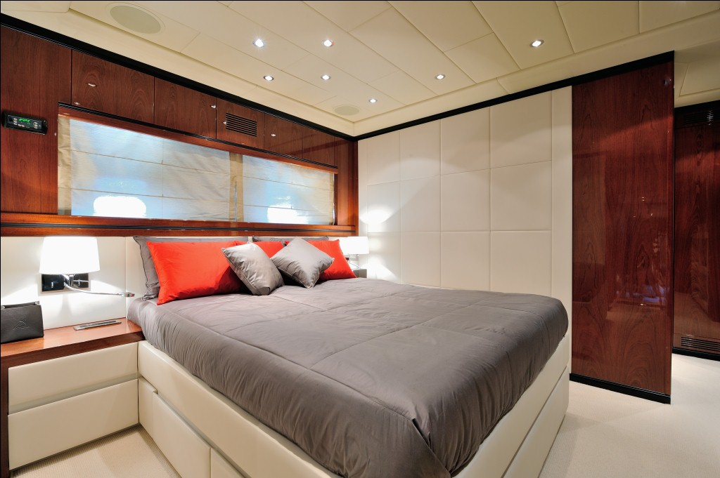 Motor yacht MOSKING - VIP Cabin.jpg