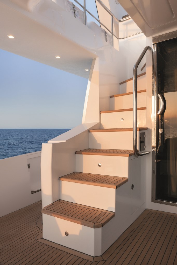 Motor yacht NORTH STAR - Stairs to Flybridge.jpg