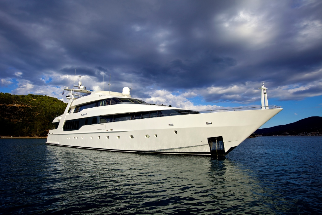 Motor yacht O'LEANNA - 002.jpg