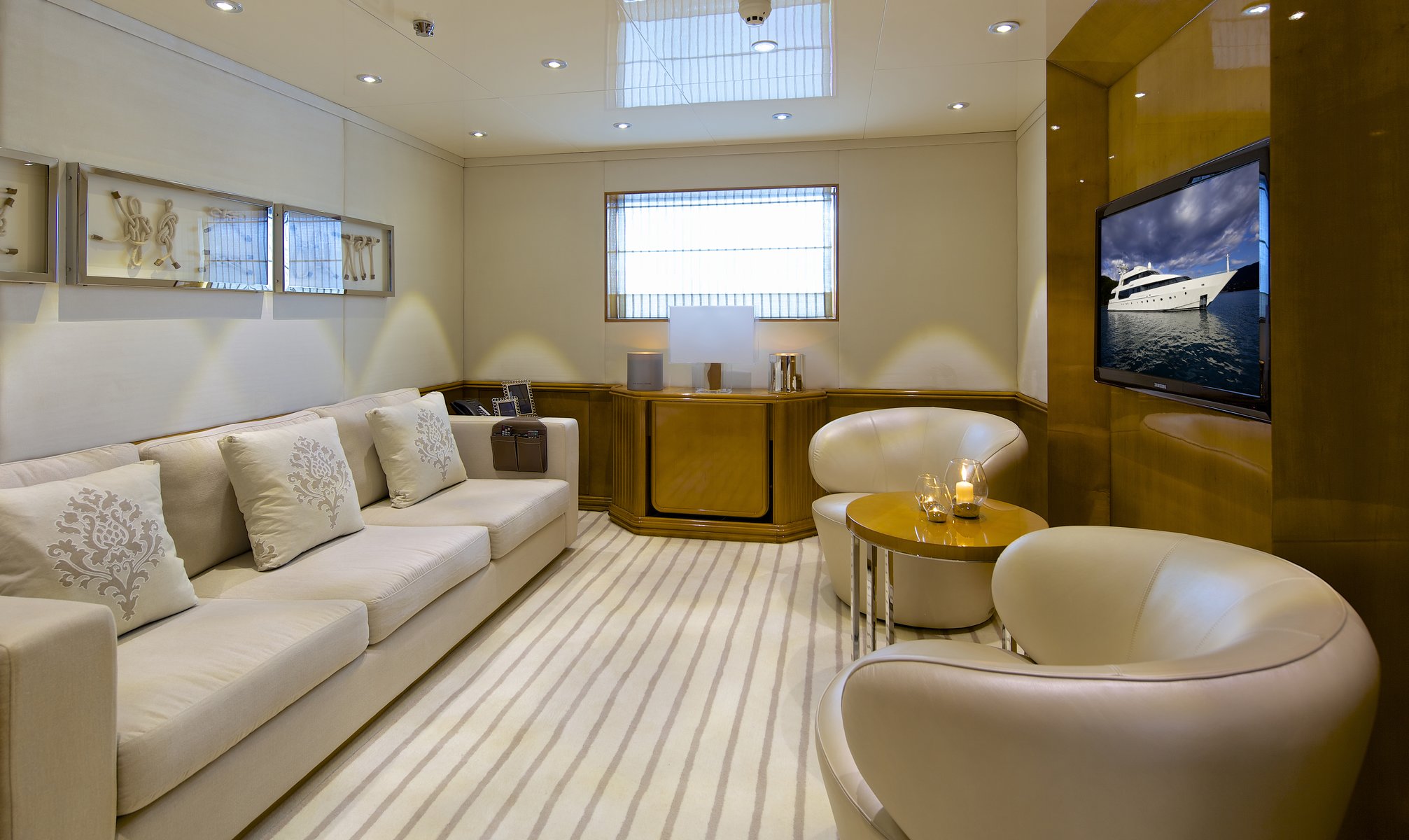 Motor yacht O'LEANNA - 020.jpg