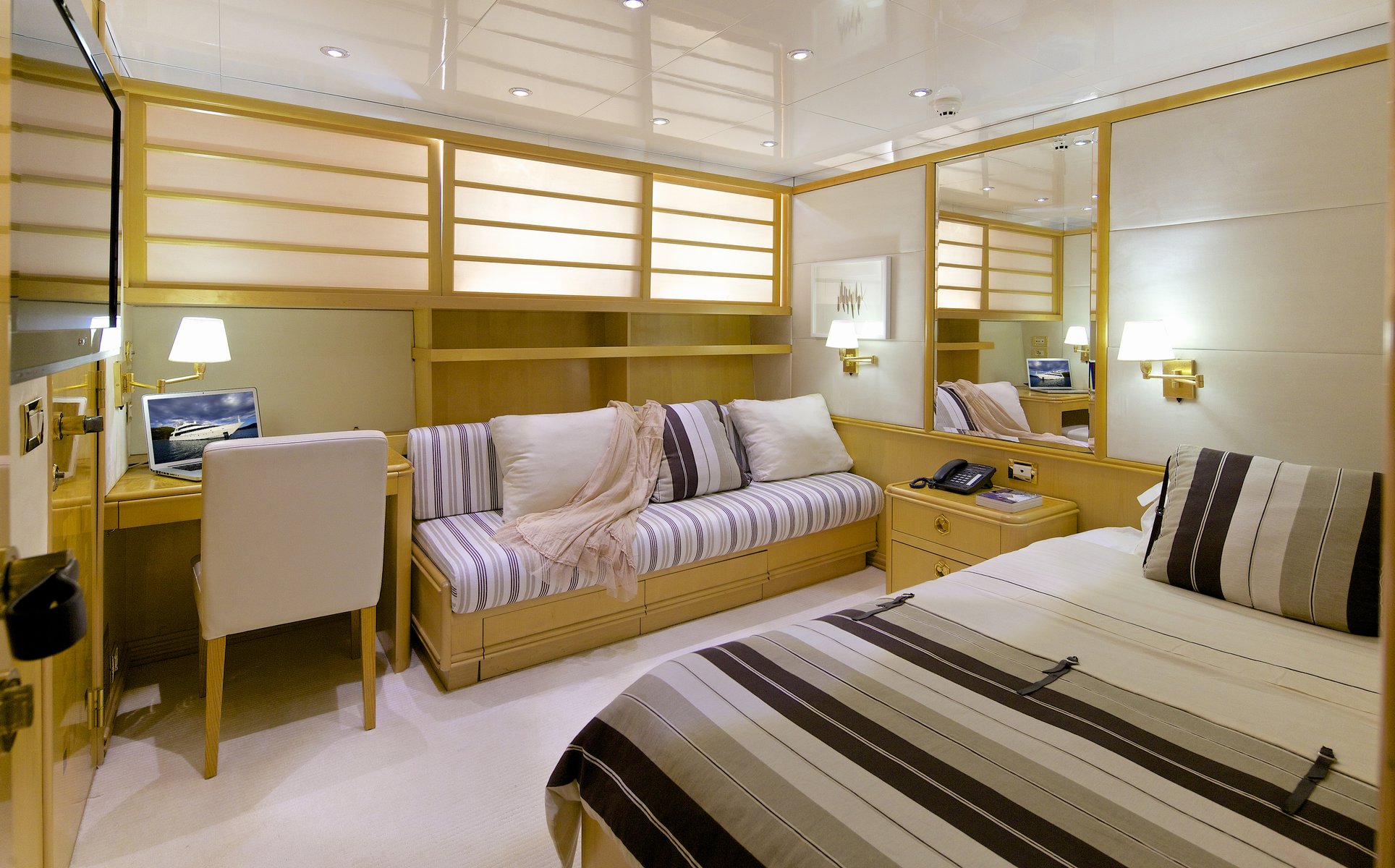 Motor yacht O'LEANNA - 036.jpg