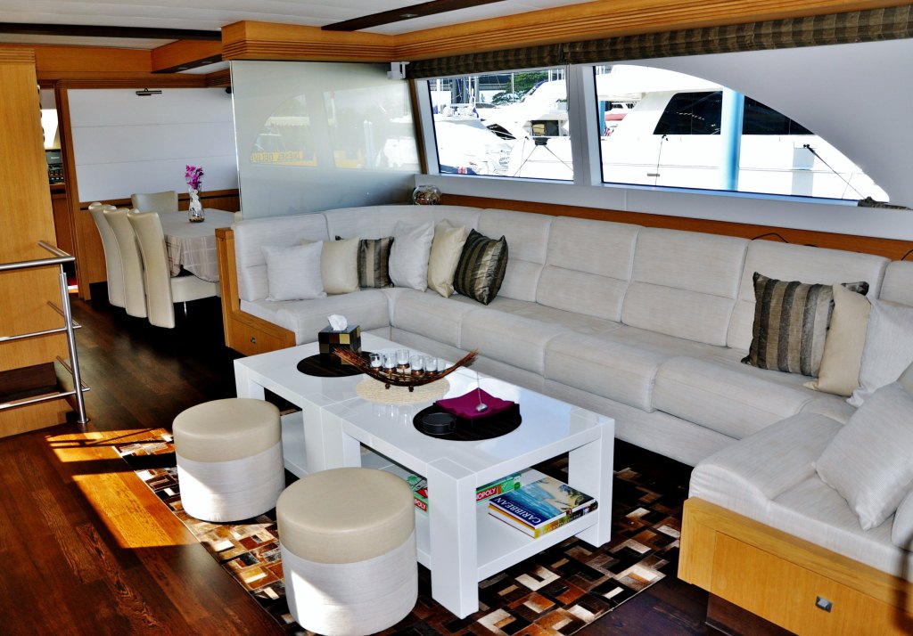 Motor yacht PARADISE -  Main Salon.jpg