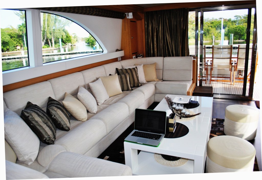 Motor yacht PARADISE -  Salon facing Aft.jpg