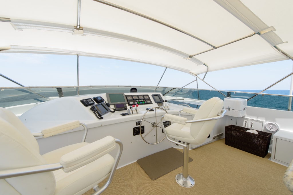 Motor yacht PERFECT LADY - Flybridge Helm.jpg