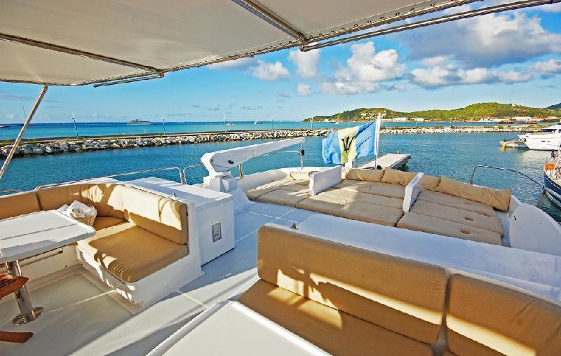 Motor yacht PIXEL -  Flybridge Sunpads.jpg