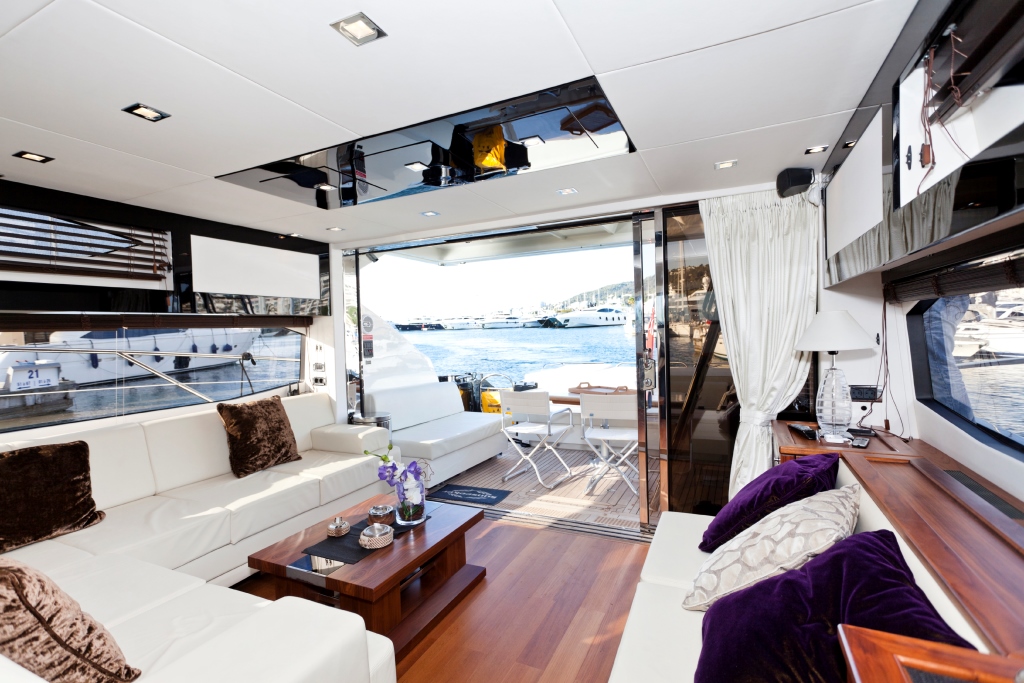 Motor yacht PULSAR - Salon looking Aft.jpg