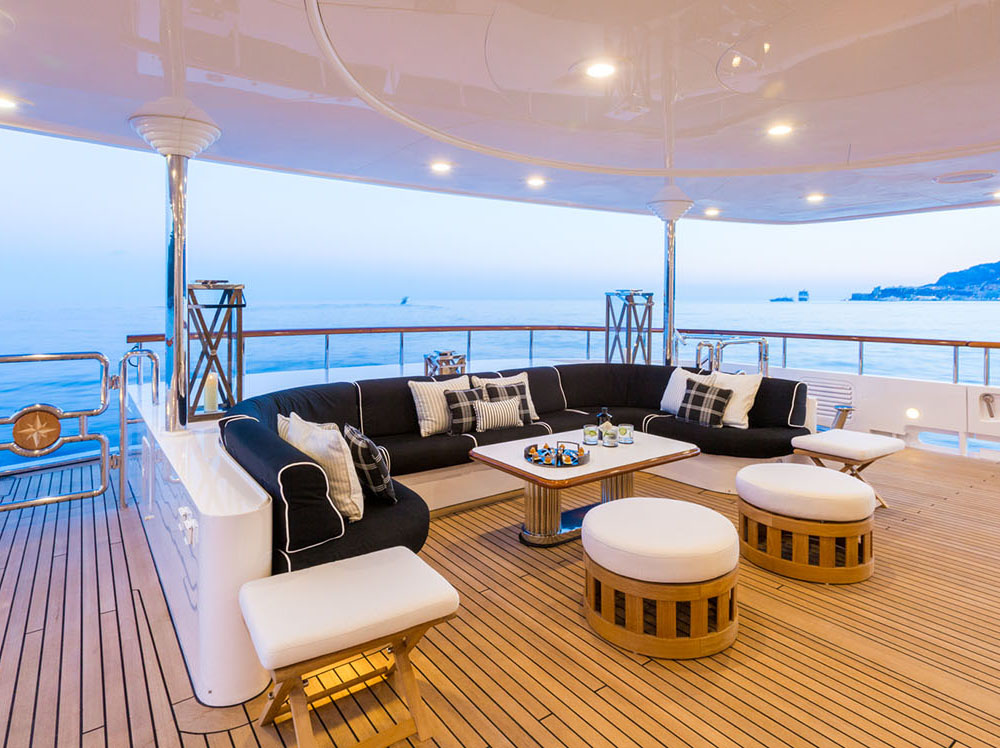 Motor yacht QM OF LONDON - aft deck.jpg