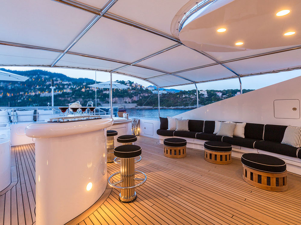Motor yacht QM OF LONDON - sundeck bar.jpg