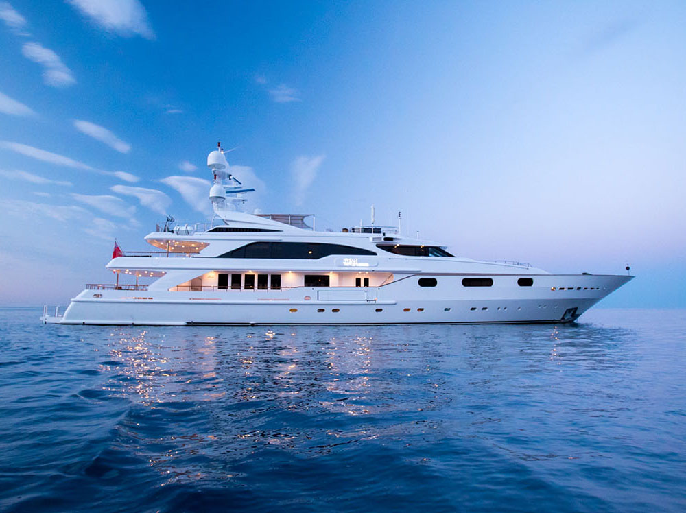 Motor yacht QM OF LONDON.jpg