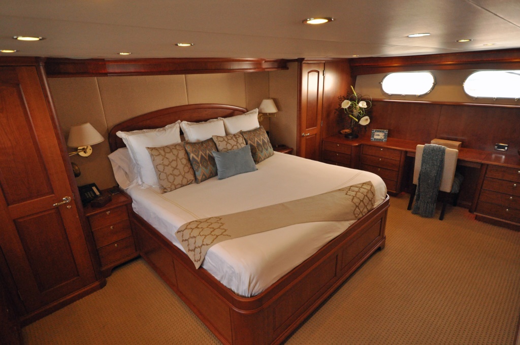 Motor yacht REFLECTIONS - Master Cabin.JPG