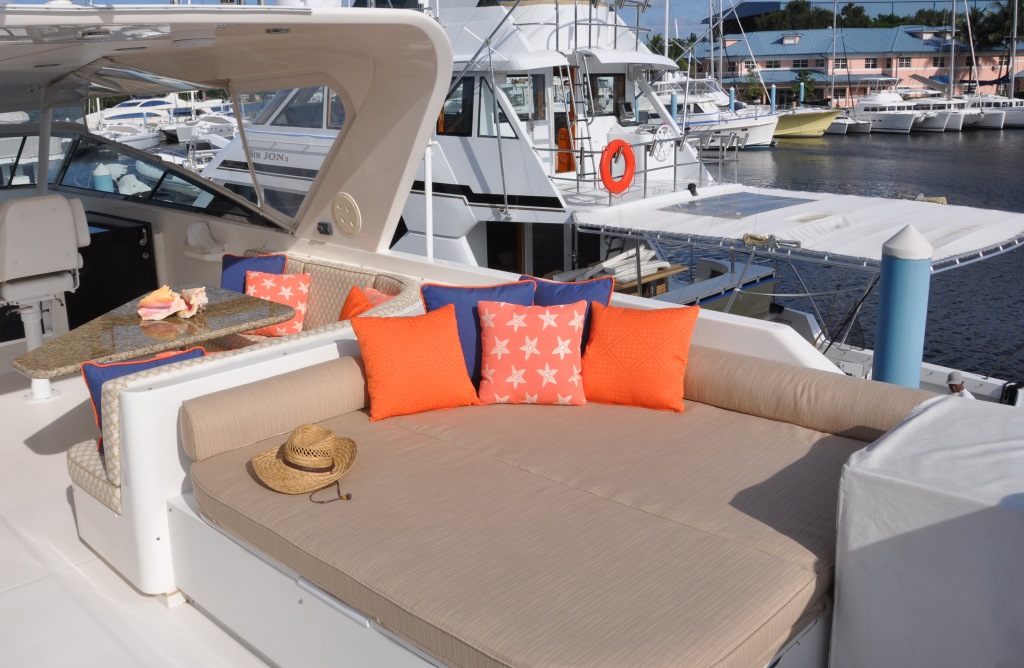 Motor yacht REFLECTIONS - Sundeck Sunpad.jpg